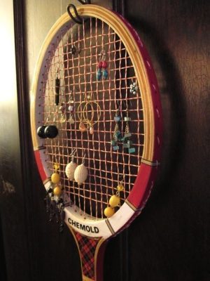 vintage tennis racket earring holder e1509146824505